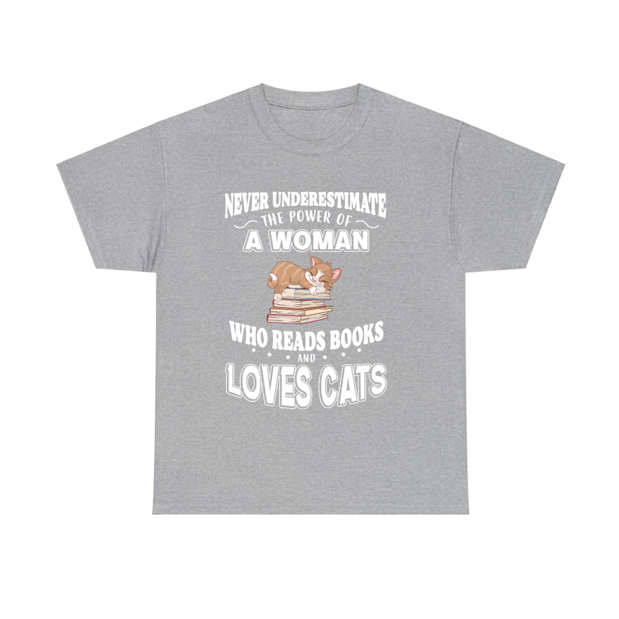 Books and Cat : Never Underestimate The Power of A Woman Reads Books & Loves Cat T-shirt