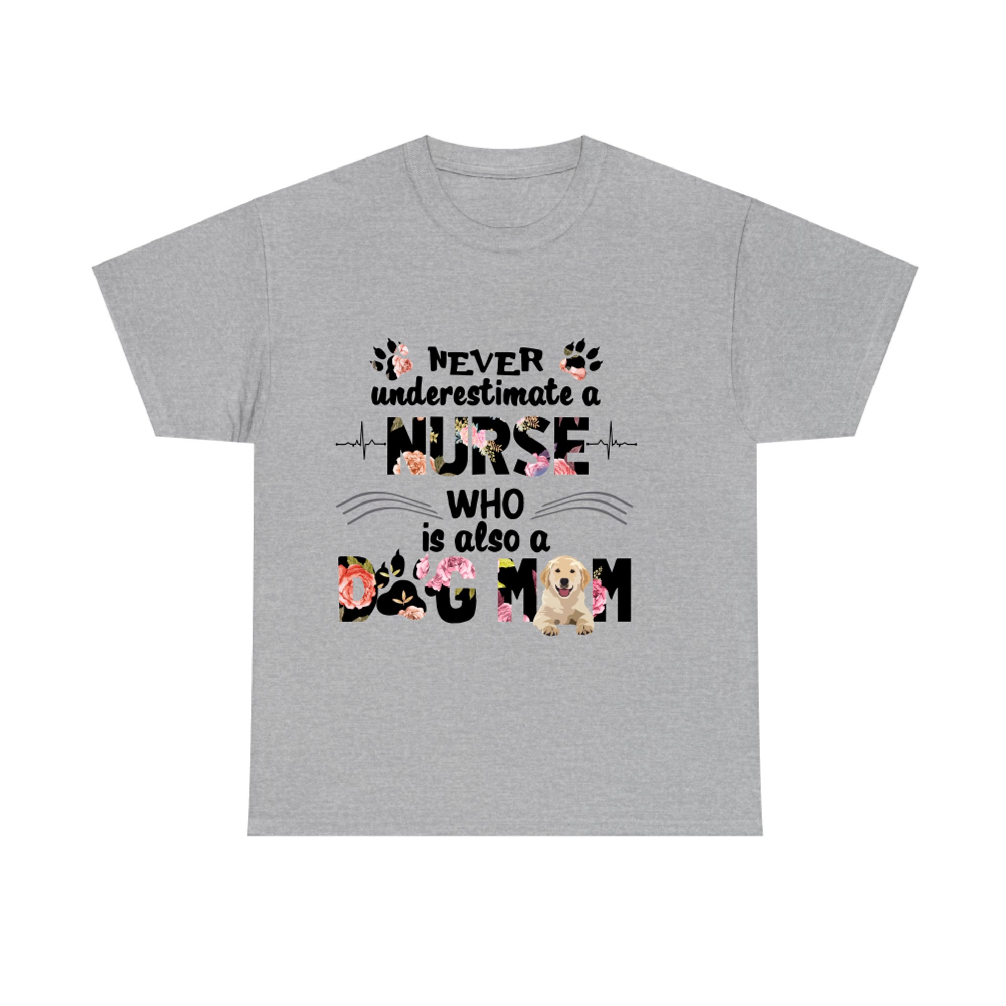 Labrador Never Underestimate A Nurse Who is Also A Dog Mom T-shirt