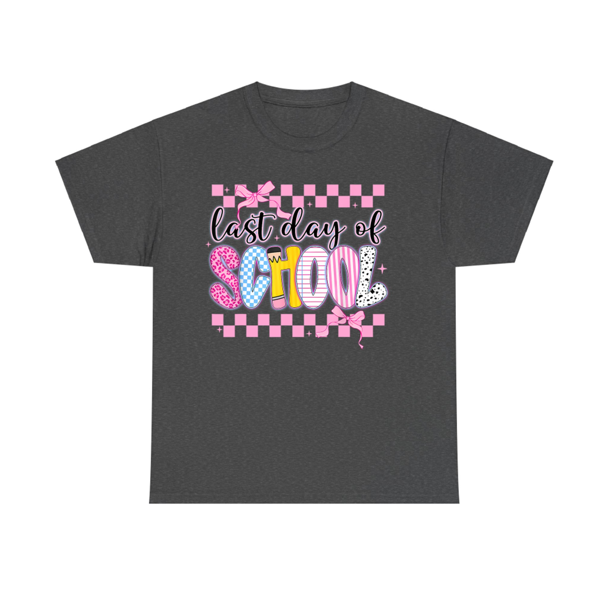 Last Day of School Coquette Aesthetic Pink Bow Checkerboard Design T-Shirt