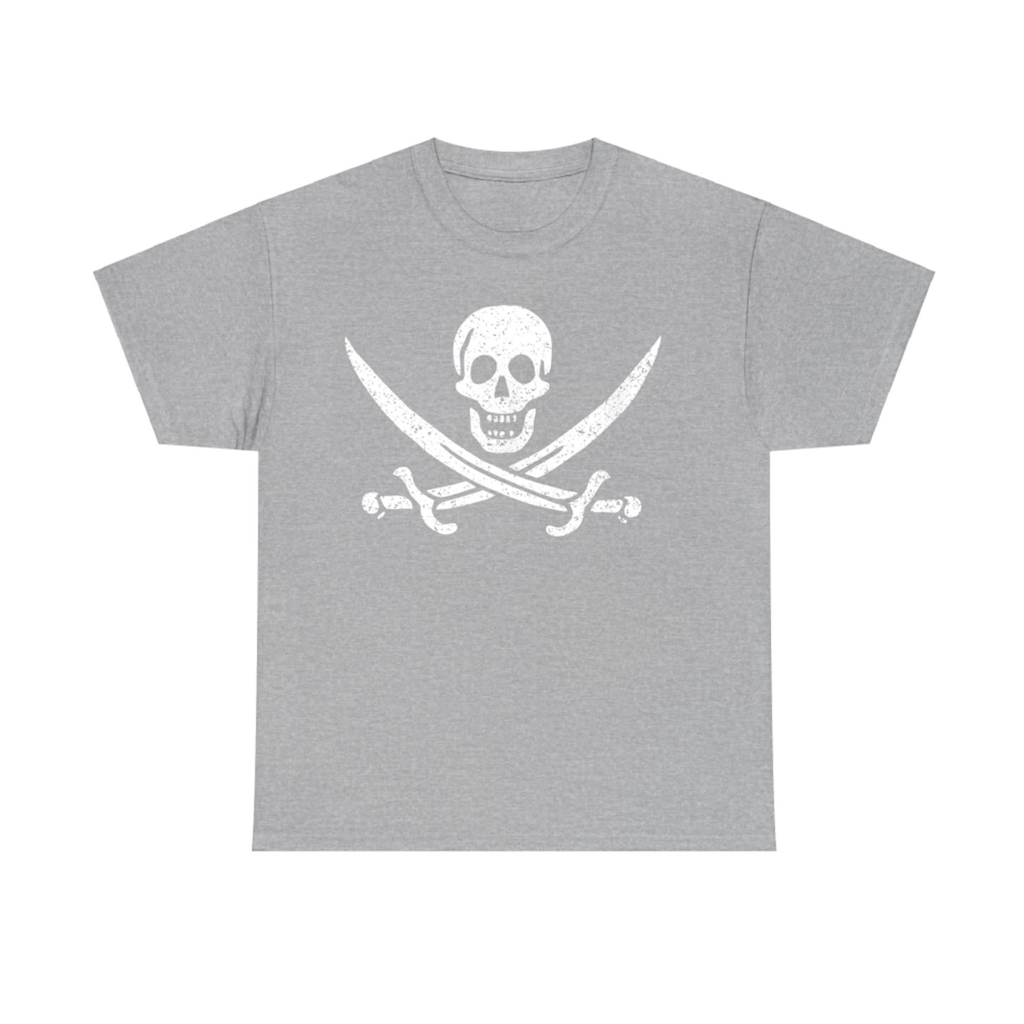Jolly Roger Crossed Swords Skull Pirate Costume Halloween T-Shirt